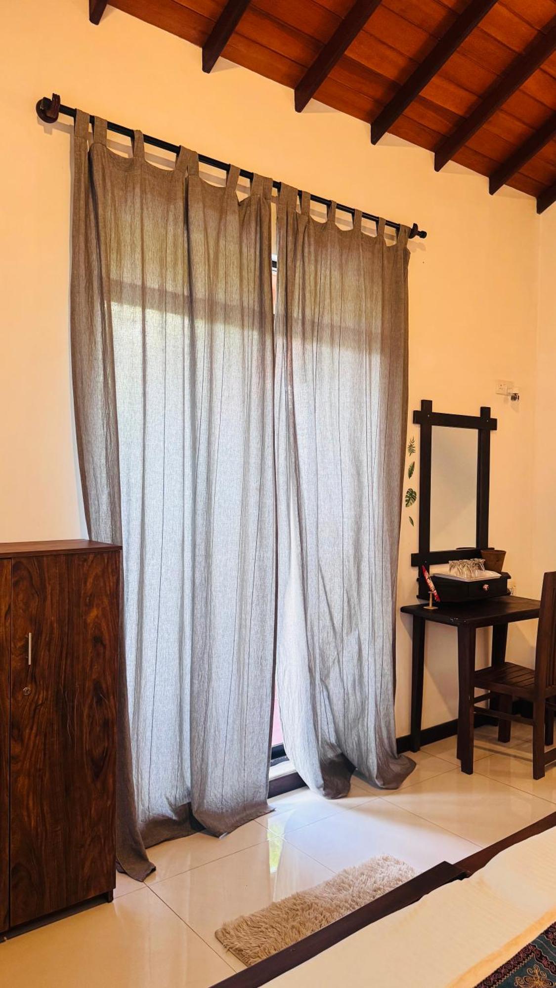 Sritaly Inn Мириса Екстериор снимка